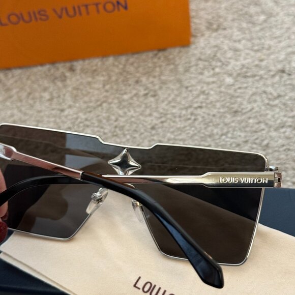 Louis Vuitton Cyclone Rimless Tinted Sunglasses - Silver Frame Z1702U - Picture 4 of 5